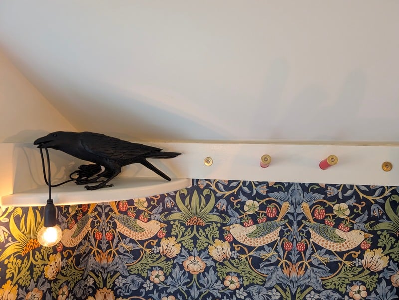 Entrance surprise into cloakroom